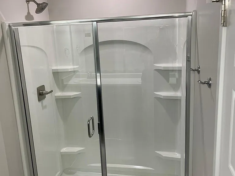 Master shower w/ glass door (Floor 2)