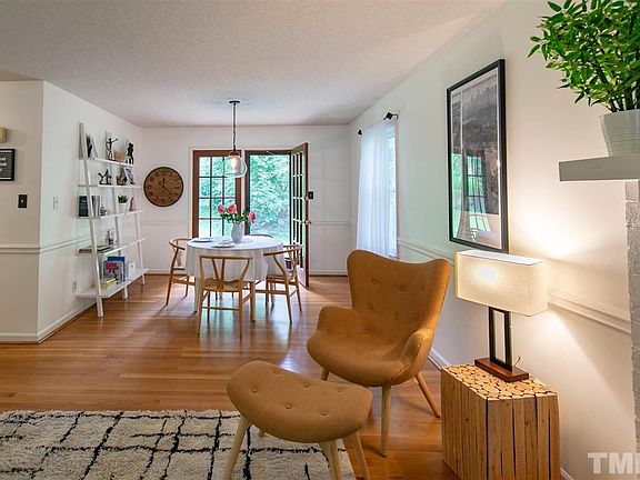 3rd image of 3127 Stanford Dr