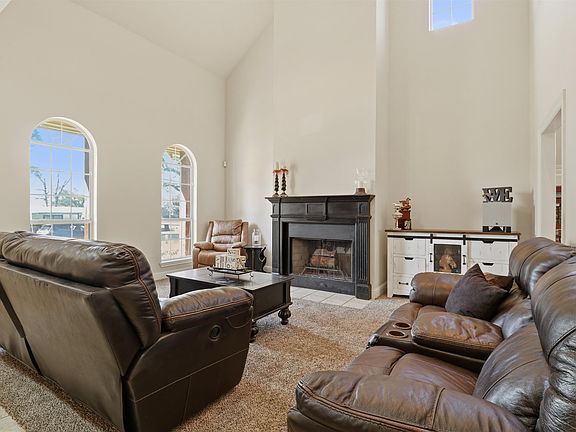 3rd image of 1513 N Whatley Rd