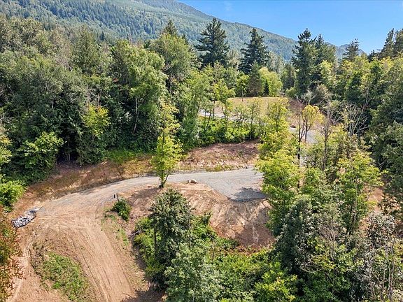 5th image of 42205 Majuba Hill Rd