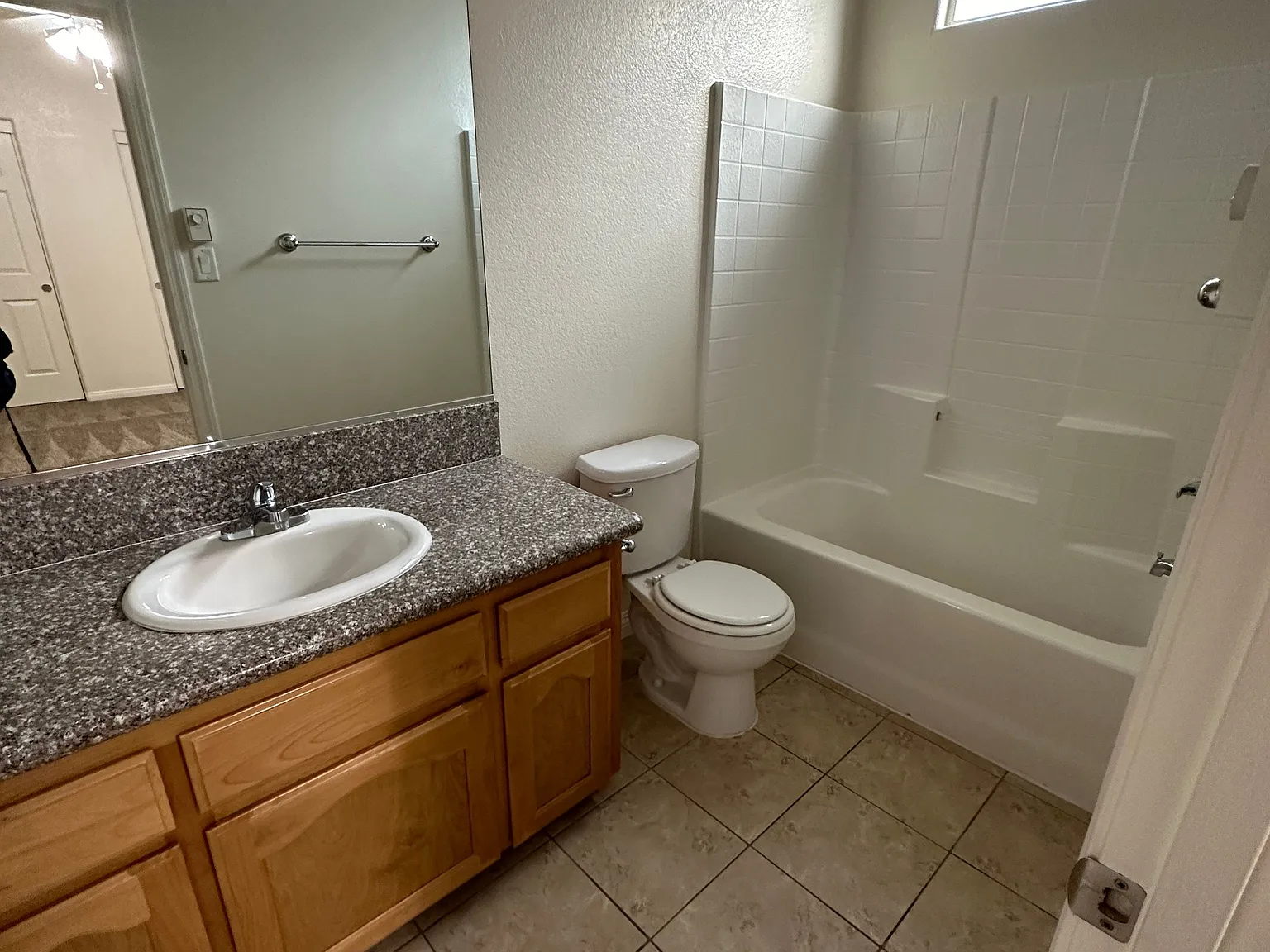 3 bed, 1145 sqft, $1,895 — Photo 3