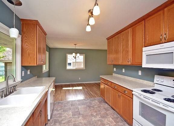 3rd image of 1527 143rd Ln NE