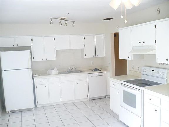 3rd image of 8265 Malvern Cir
