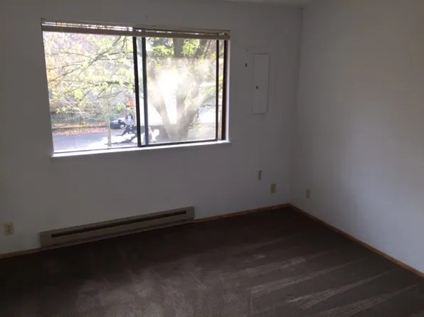 4241 SE Ivon St, Portland, OR 97206