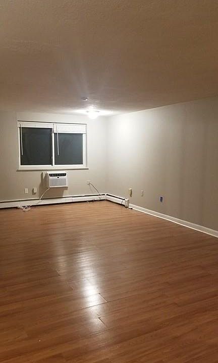 1st image of 215 Winter St #0