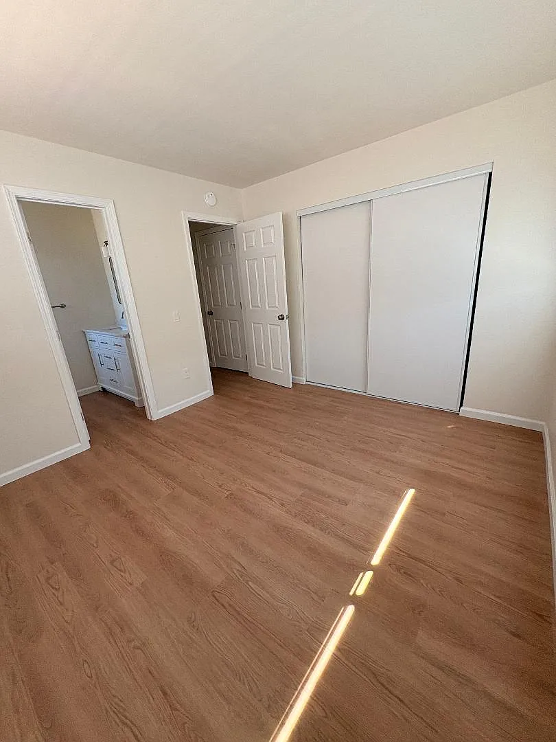 2 bed, 900 sqft, $2,350 — Photo 3