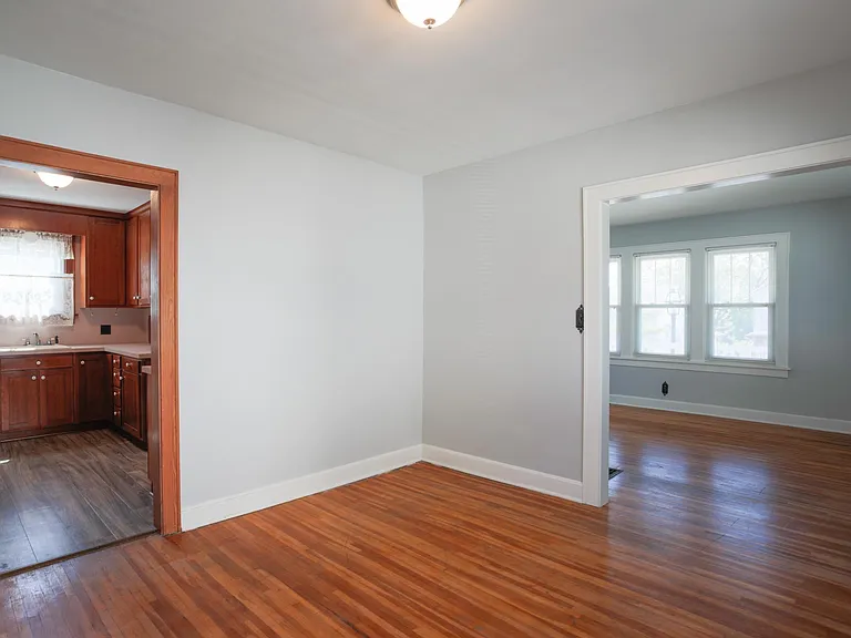 815 E Chestnut St — Photo 8