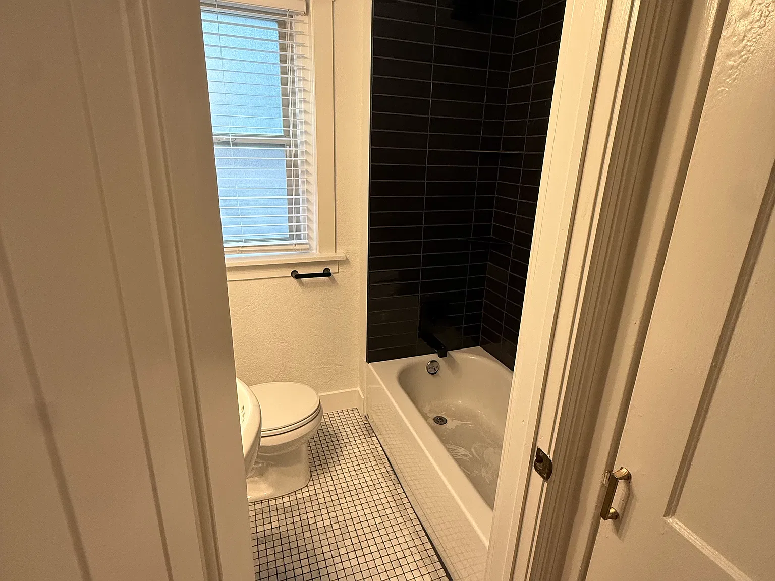 2 bed, 1200 sqft, $2,600 — Photo 4