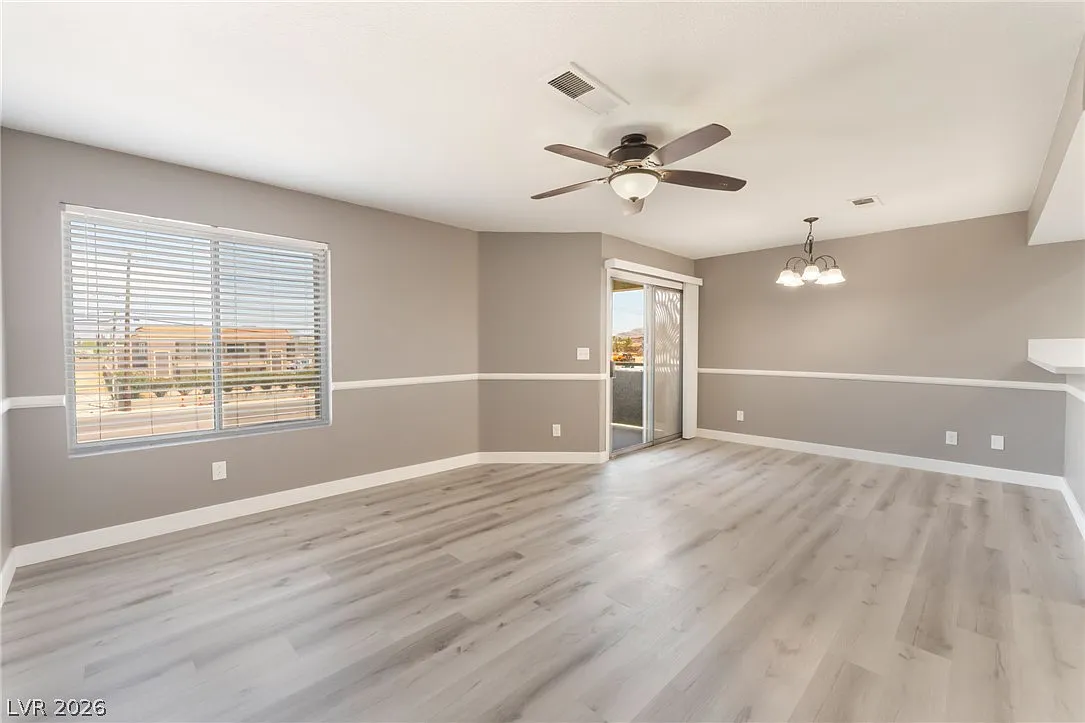 2 bed, 2.0 bath, 3966 sqft, $1,490 — Photo 2