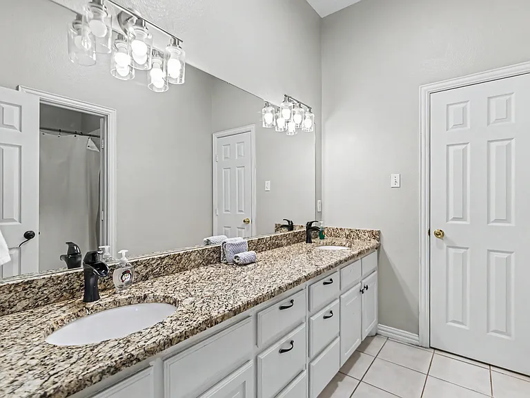 2451 Valley View Dr — Photo 22