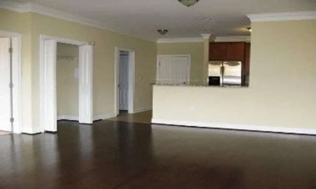 Living room - 953 Ingleside Ave