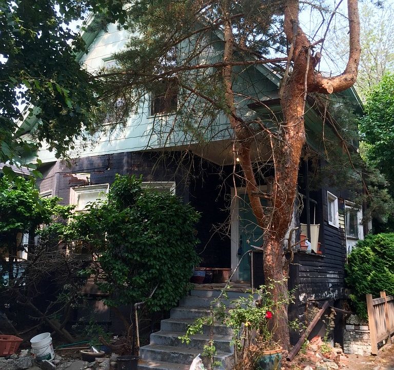 1st image of 510 10th Ave E
