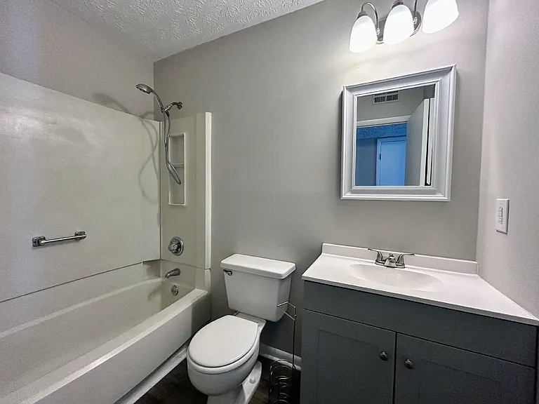 633 Mosswood Ln — Photo 8