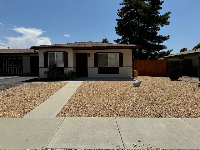 1995 Flores St — Photo 7