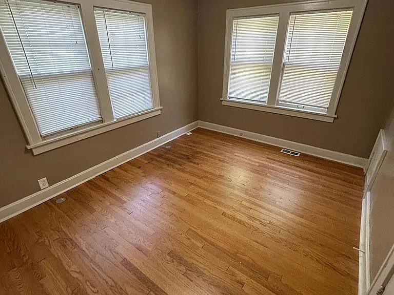 5446 Charlotte St — Photo 24