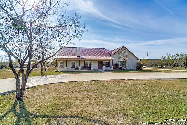 662 COUNTY ROAD 367, Hondo, TX 78861 | MLS #1740586 | Zillow