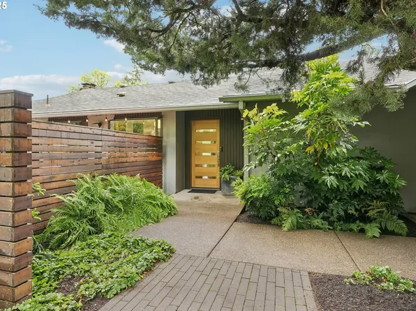 9880 SW Vista Pl, Portland, OR 97225