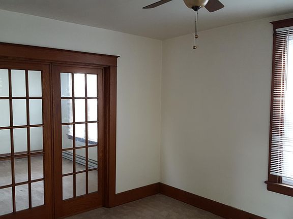 Living Room (13.5x12)