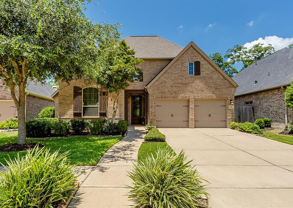 Gorgeous 3/2.5/2 one story Darling home with beautiful, manicured lawn located in Sienna Village of Bees Creek in Sienna Plantation. This impeccable home has been beautifully maintained and cared for inside and out.