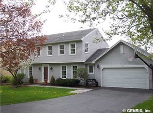 117 Bent Oak Trl, Fairport, NY 14450