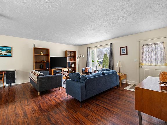 5th image of 7129 Hilltop Ave