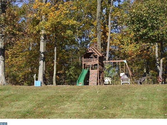 5th image of 605 Crestwood Ln