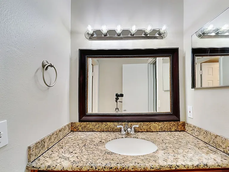 14314 Ravenwood Ln — Photo 18