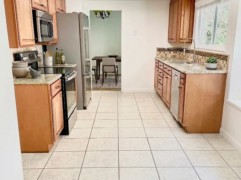 310 Miranda Ln — Photo 4