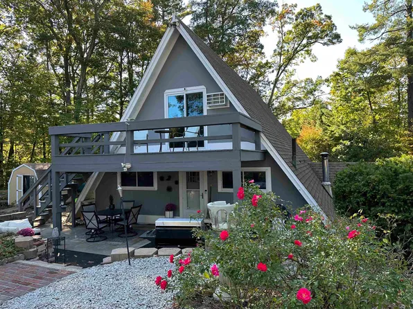 85 Pond Drive, Manchester, NH 03103