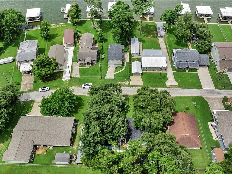 683 Water View Dr — Photo 36
