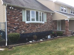 215 Shirlwood Dr, Schenectady, NY 12306