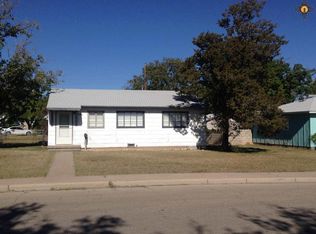 2408 Mountain View Dr, Carlsbad, NM 88220