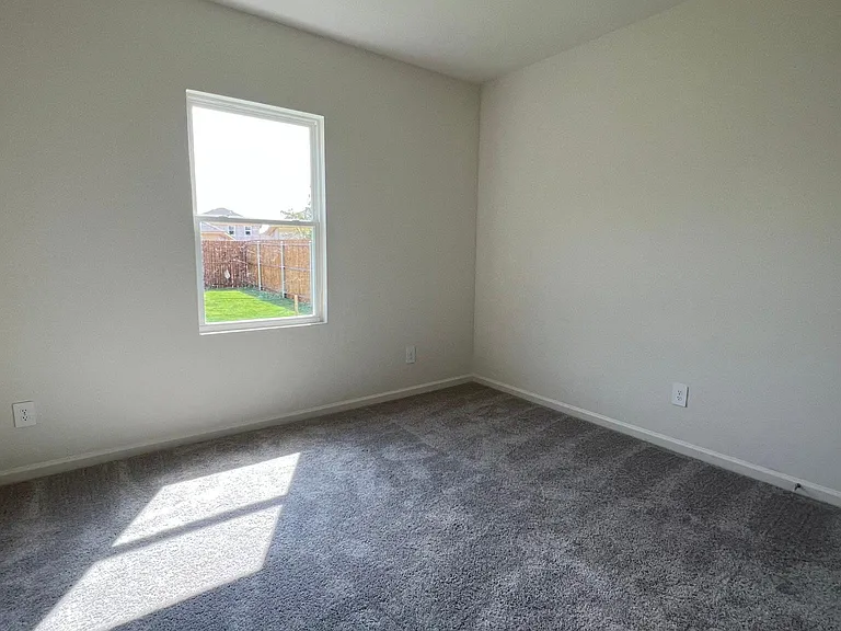 702 Camden Dr — Photo 24