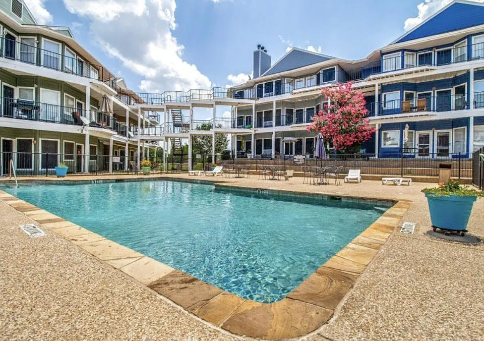2164 Tanglewood Blvd