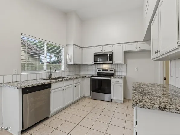 907 N FALCON Drive, Gilbert, AZ 85234