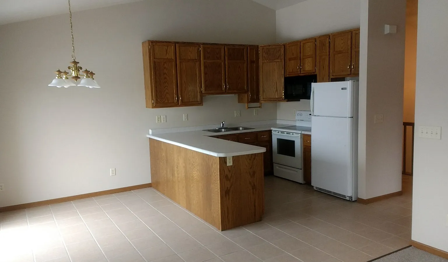 1023-1025 Pine Cone Lane - 1025 — Photo 3