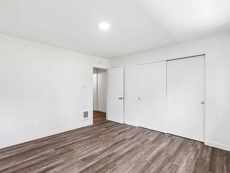 Midland Apartments — Photo 17