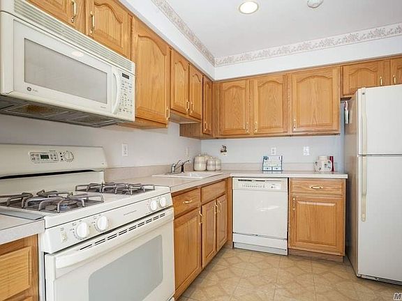 5th image of 143 Theodore Dr