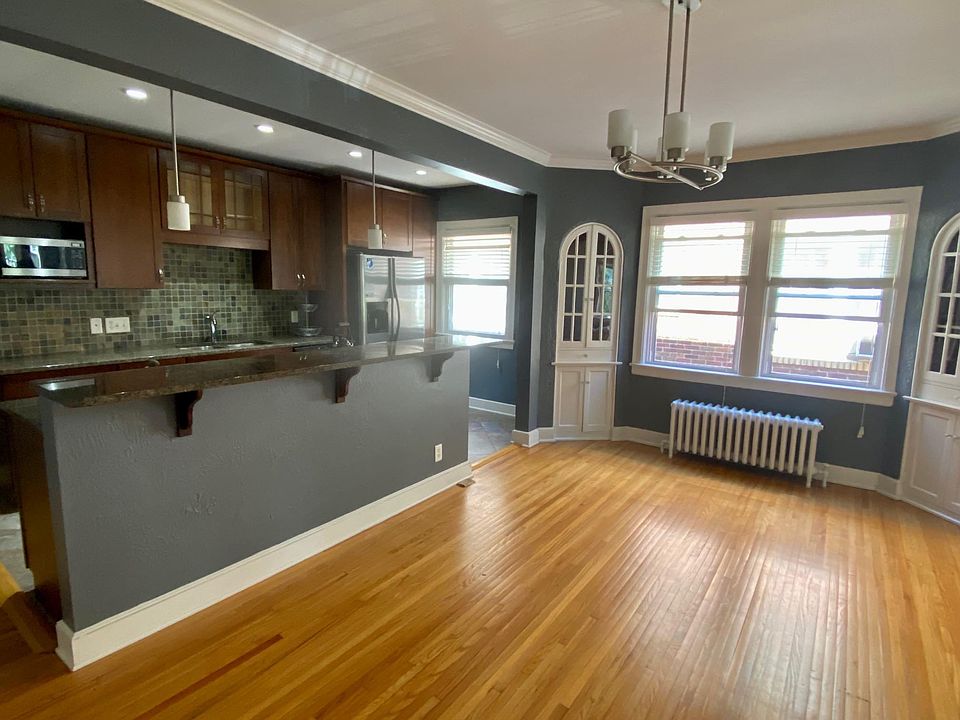1st image of 3016 James Ave S #102