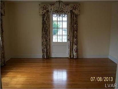 5th image of 418 E Washington Ave