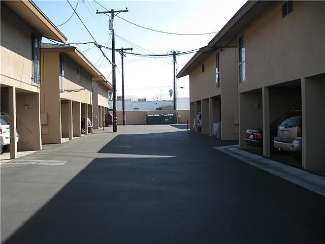 2nd image of 551 Oakdale Ln Unit D