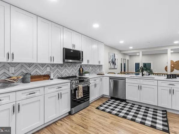 3065 White Birch Ct, Fairfax, VA 22031