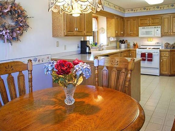 Eat in kitchen