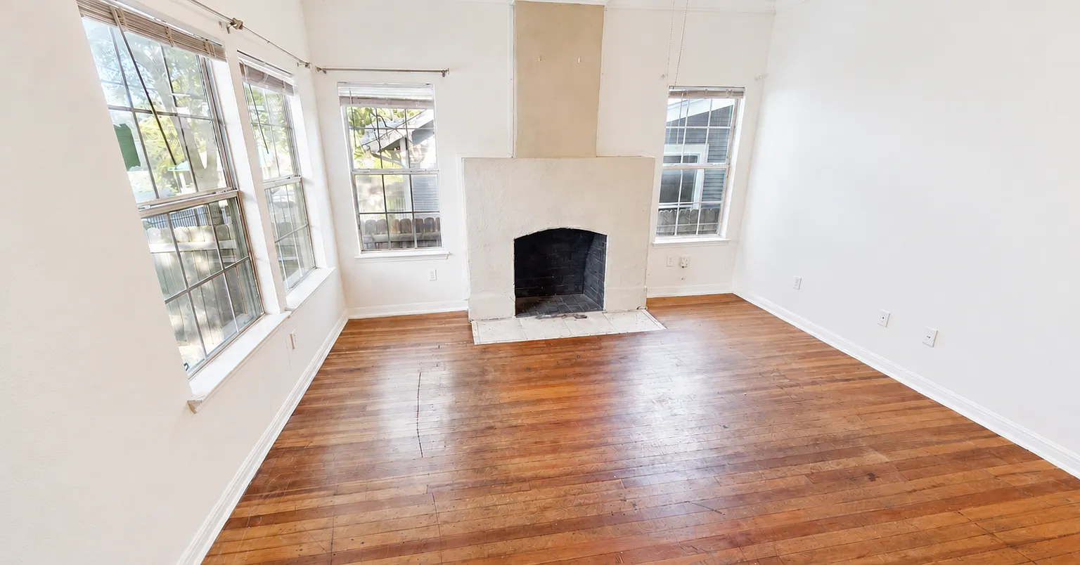 1102 W 22nd St — Photo 3