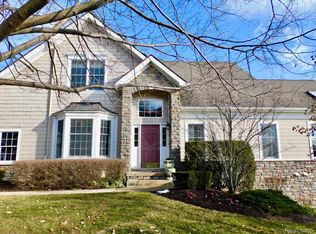 24907 Reeds Pointe Dr, Novi, MI 48374