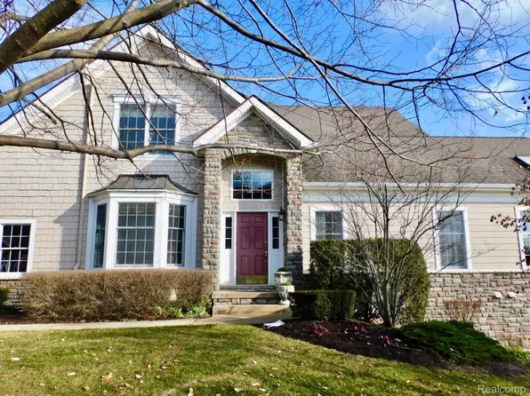 24907 Reeds Pointe Dr, Novi, MI 48374