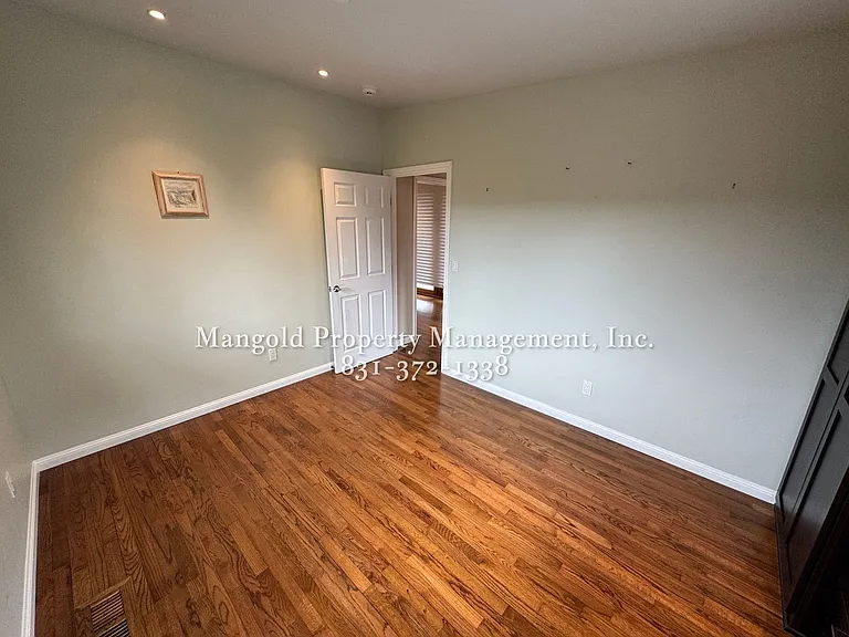 926 Ruth Ct — Photo 18