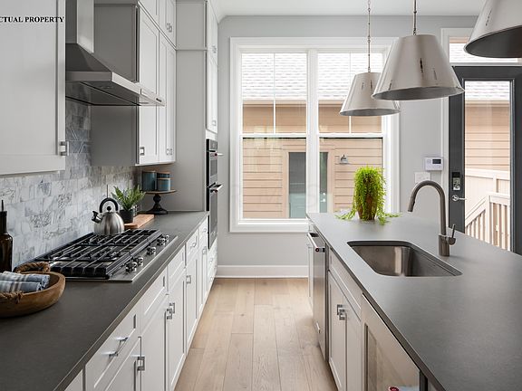 5th image of 922 Pullman Pl