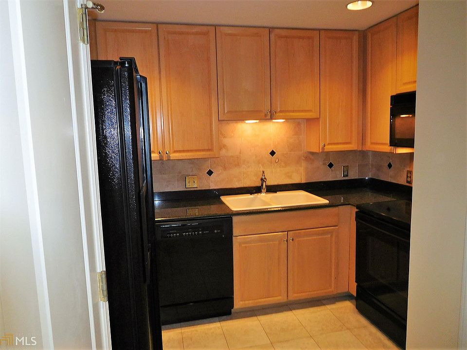2nd image of 195 14th St NE Unit 409