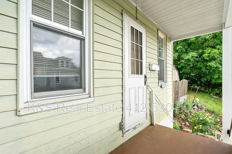 3 bed, 1.0 bath, 1382 sqft, $1,250 — Photo 3